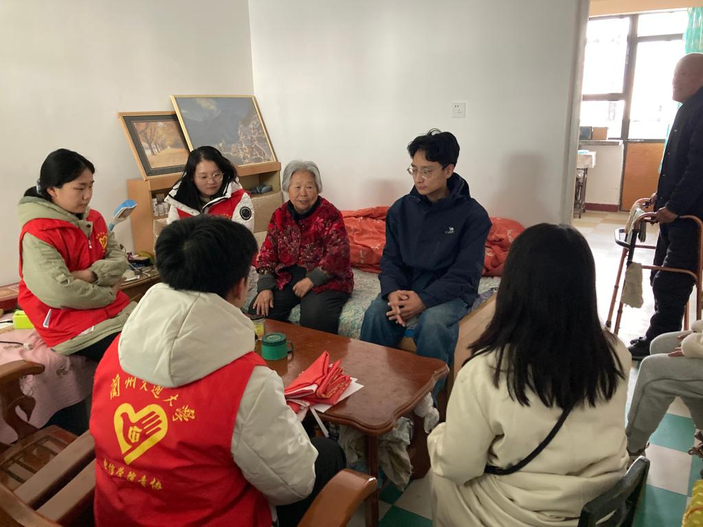 电子与信息工程学院青年志愿者协会举办“温暖相伴，情系夕阳”志愿者进社区探望独居老人志愿服务活动-电子与信息工程学院